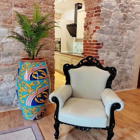 Luxury Stone Paradise Within The Walls Of The Diocletian Palace - Old Town Split