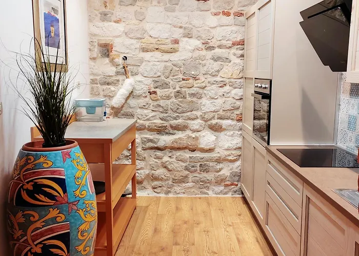 Luxury Stone Paradise Within The Walls Of The Diocletian Palace - Old Town Apartman