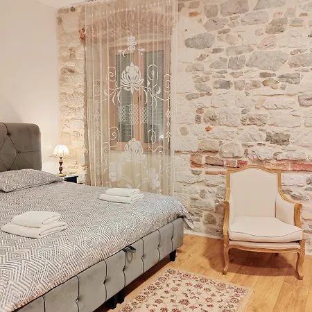 Daire Luxury Stone Paradise Within The Walls Of The Diocletian Palace - Old Town *