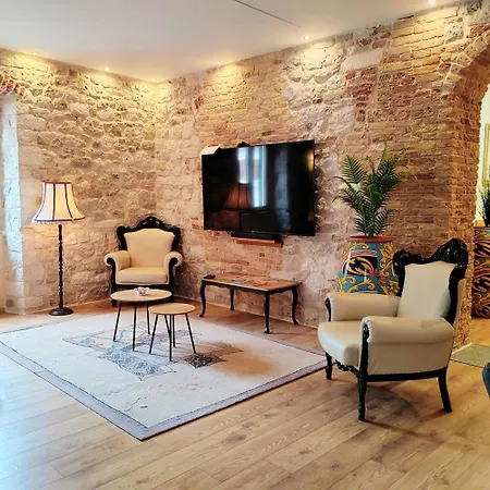 Luxury Stone Paradise Within The Walls Of The Diocletian Palace - Old Town Apartment *